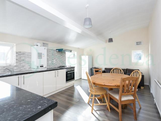 Apartment for rent in Furzedown, Greater London