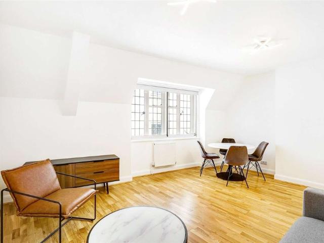 Apartment for rent in South Lambeth, Greater London