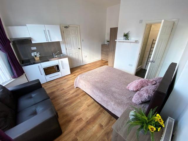 Studio for rent in West Midlands