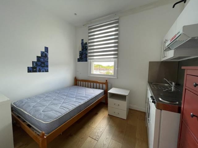 Studio for rent in Woodford Green, Greater London