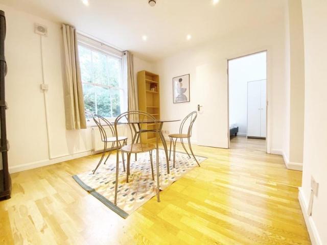 Studio for rent in South Hampstead, Greater London