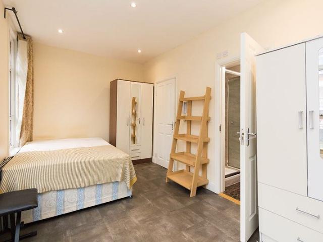 Studio for rent in Willesden Green, Greater London