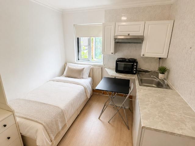 Studio for rent in West Hackney, Greater London