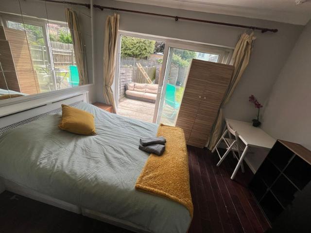 Studio for rent in Dollis Hill, Greater London