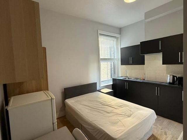 Studio for rent in Golders Green, Greater London