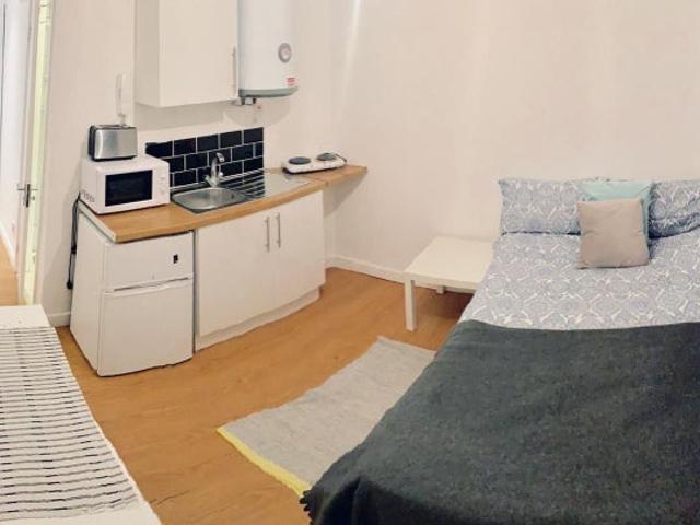 Studio for rent in Stamford Hill, Greater London
