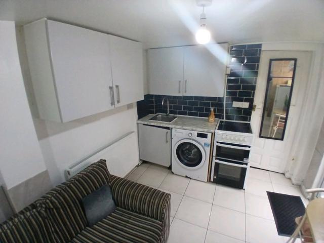 Studio for rent in Beddington, Greater London