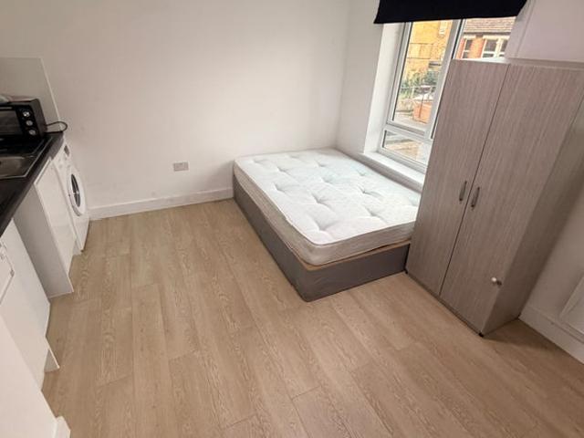 Studio for rent in London Borough of Croydon, Greater London