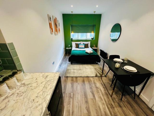 Studio for rent in London Borough of Ealing, Park Royal