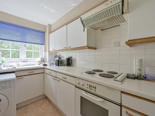 Apartment for rent in Southfields, Greater London