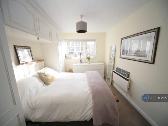 House for rent in Southfields, Greater London