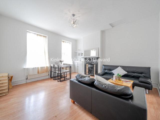 Apartment for rent in Summerstown, Greater London