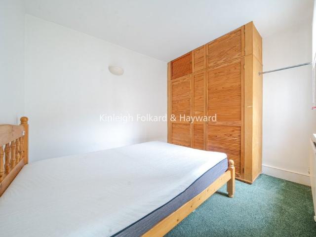 Apartment for rent in Summerstown, Greater London