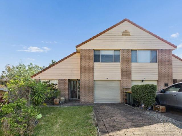 Townhouse for sale in Coombabah, Gold Coast City
