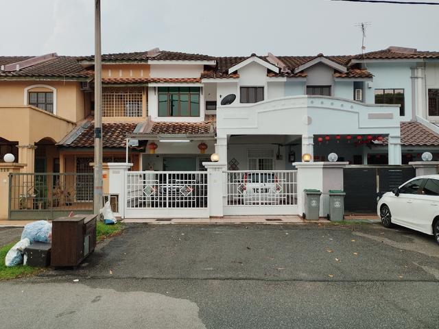 Terraced House for sale in Malaka