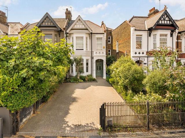 House for rent in Harlesden, Greater London