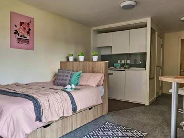 Studio for rent in Stirchley, West Midlands