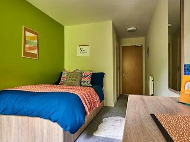 Studio for rent in Stirchley, West Midlands