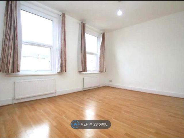 Apartment for rent in Upton Park, Greater London