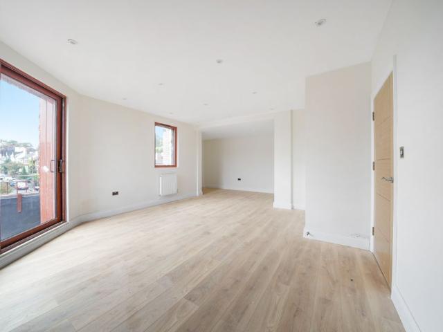 Apartment for rent in Upton Park, Greater London