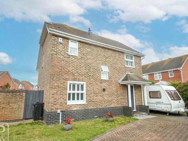 House for sale in Dale Hill, Essex
