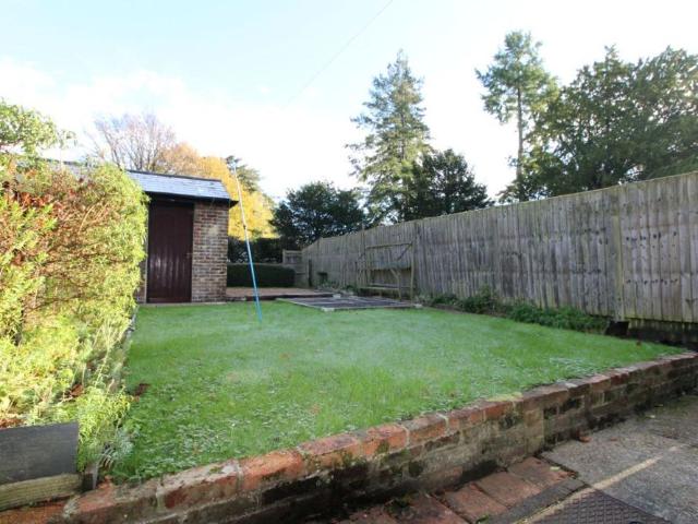 Apartment for rent in Perryfields, West Sussex