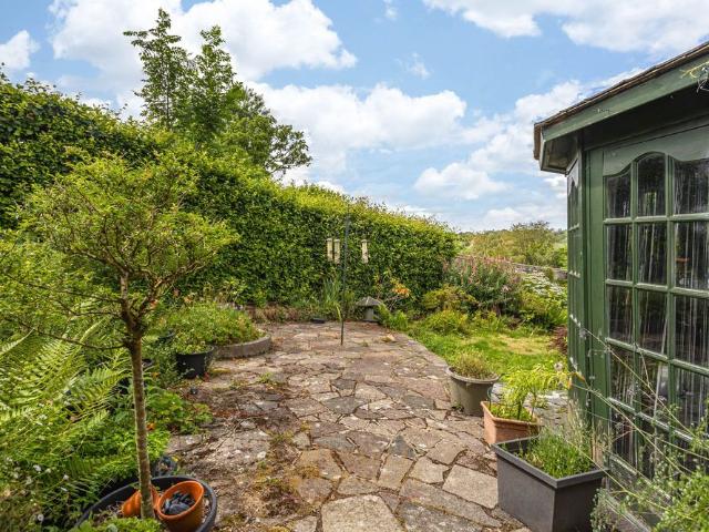 House for rent in West Hoathly, Perryfields