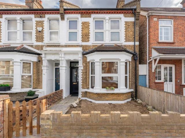 Apartment for rent in Highams Park, Greater London