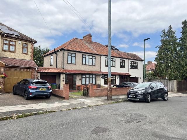 House for rent in Belle Grove, Greater London