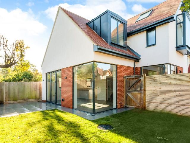 House for rent in Royal Borough of Kingston upon Thames, Greater London