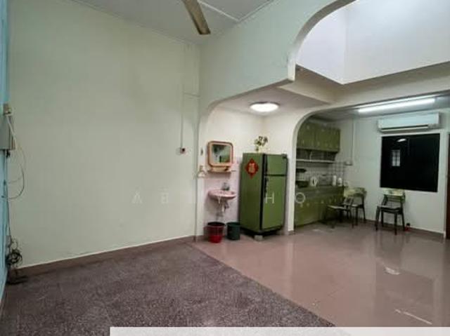 House for sale in Malaka
