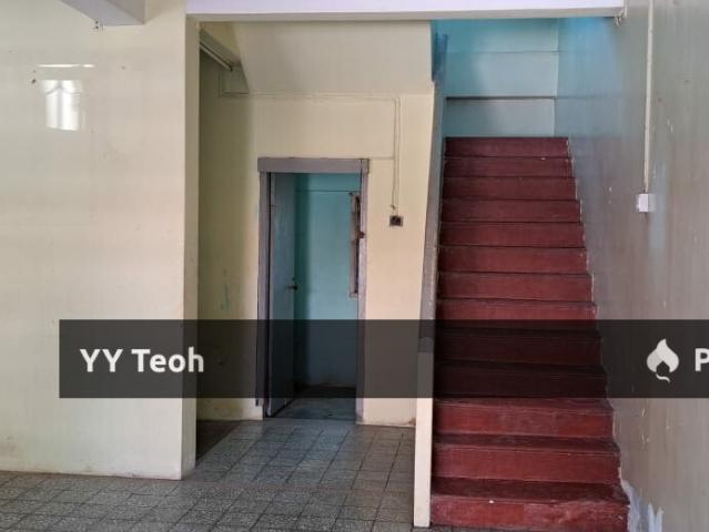 Terraced House for sale in Malaka