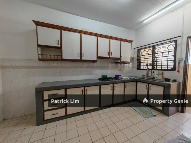 Terraced House for sale in Malaka