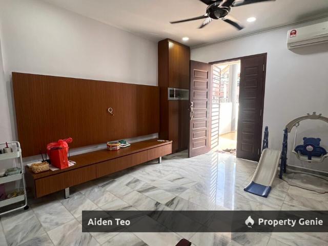 Terraced House for sale in Malaka