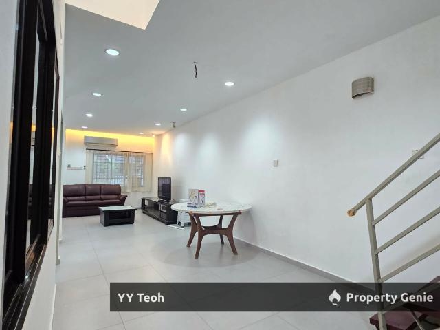 Terraced House for sale in Malaka