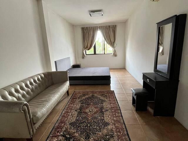 Room for rent in Canberra, Singapore