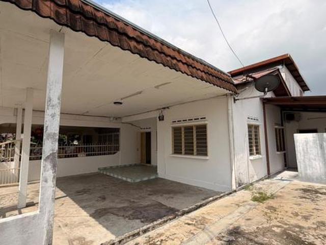 Terraced House for sale in Malaka