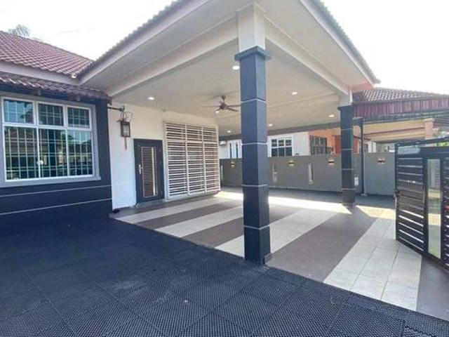 Residential House for sale in Parit Raja, Batu Pahat