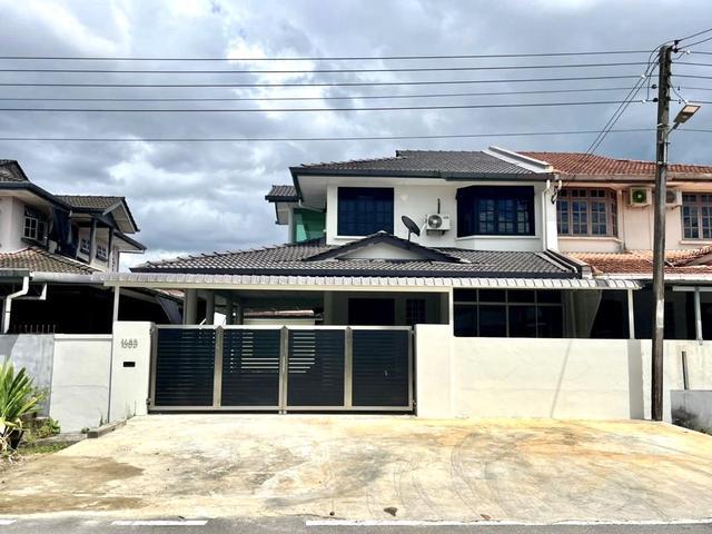 Residential House for sale in Kuching, Bahagian Kuching