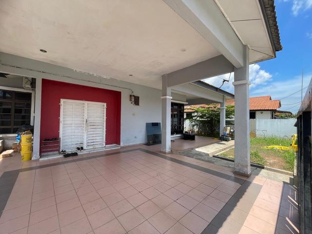 Residential House for sale in Malaka