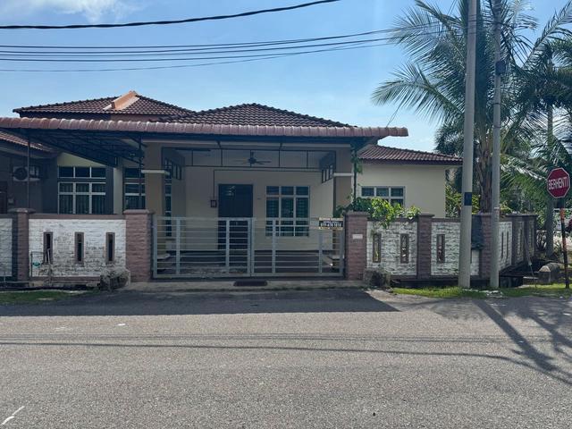Terraced House for sale in Malaka