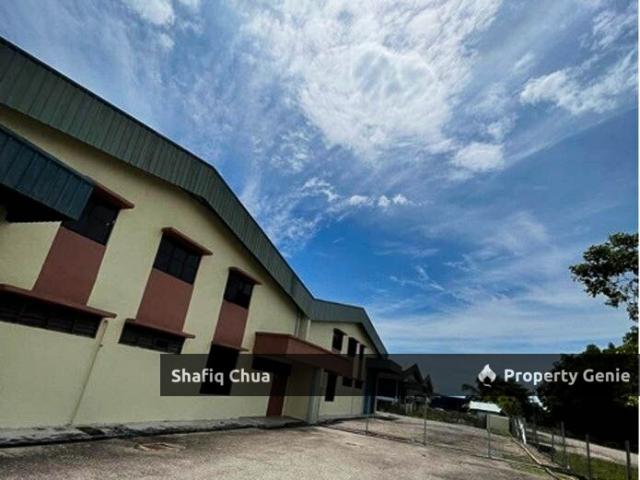 Warehouse for sale in Malaka