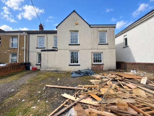 Farm for sale in Onllwyn, Wales
