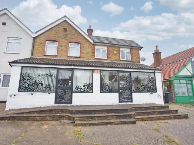 House for sale in Mill Hill, Ash