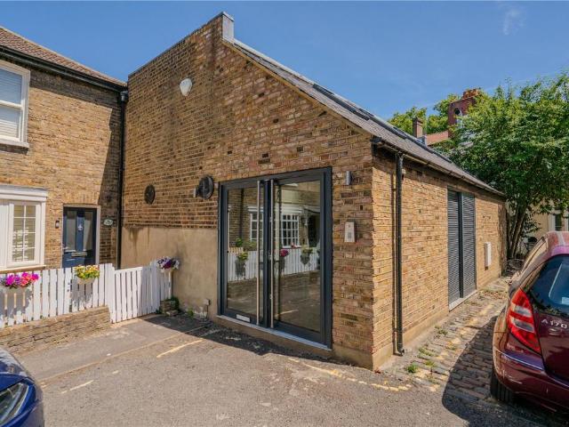 House for sale in North Sheen, Greater London