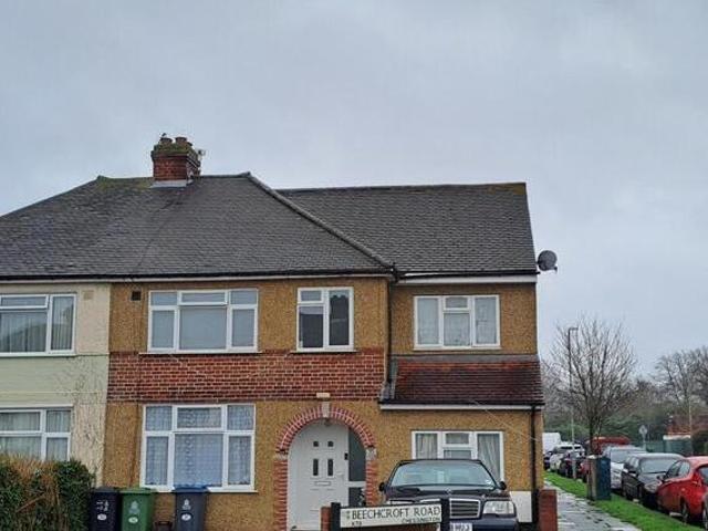 House for sale in Chessington