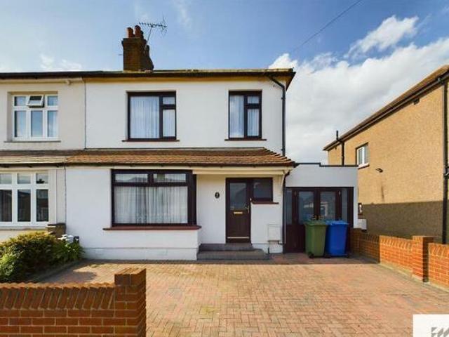 House for sale in Laindon, Essex