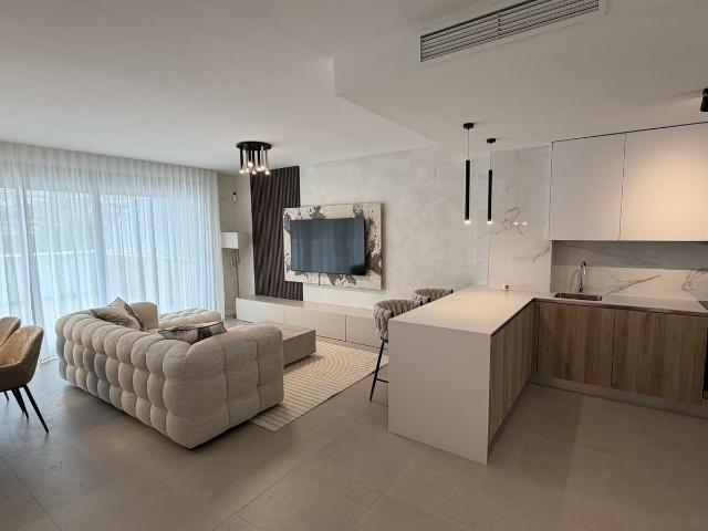 Casa en alquiler en Atalaya-Isdabe, Costa del Sol Occidental