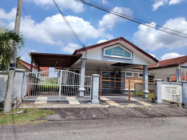 Residential House for sale in Sungai Udang, Malaka
