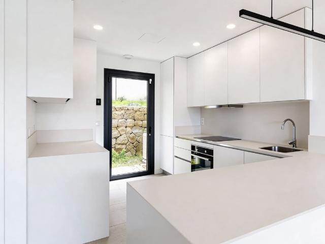 Casa en alquiler en Atalaya-Isdabe, Costa del Sol Occidental
